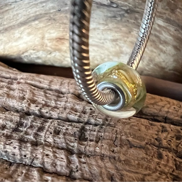 New Authentic Chamilia Charm- Cool Dream Murano Glass Gold Foil Green Yellow - Picture 3 of 5